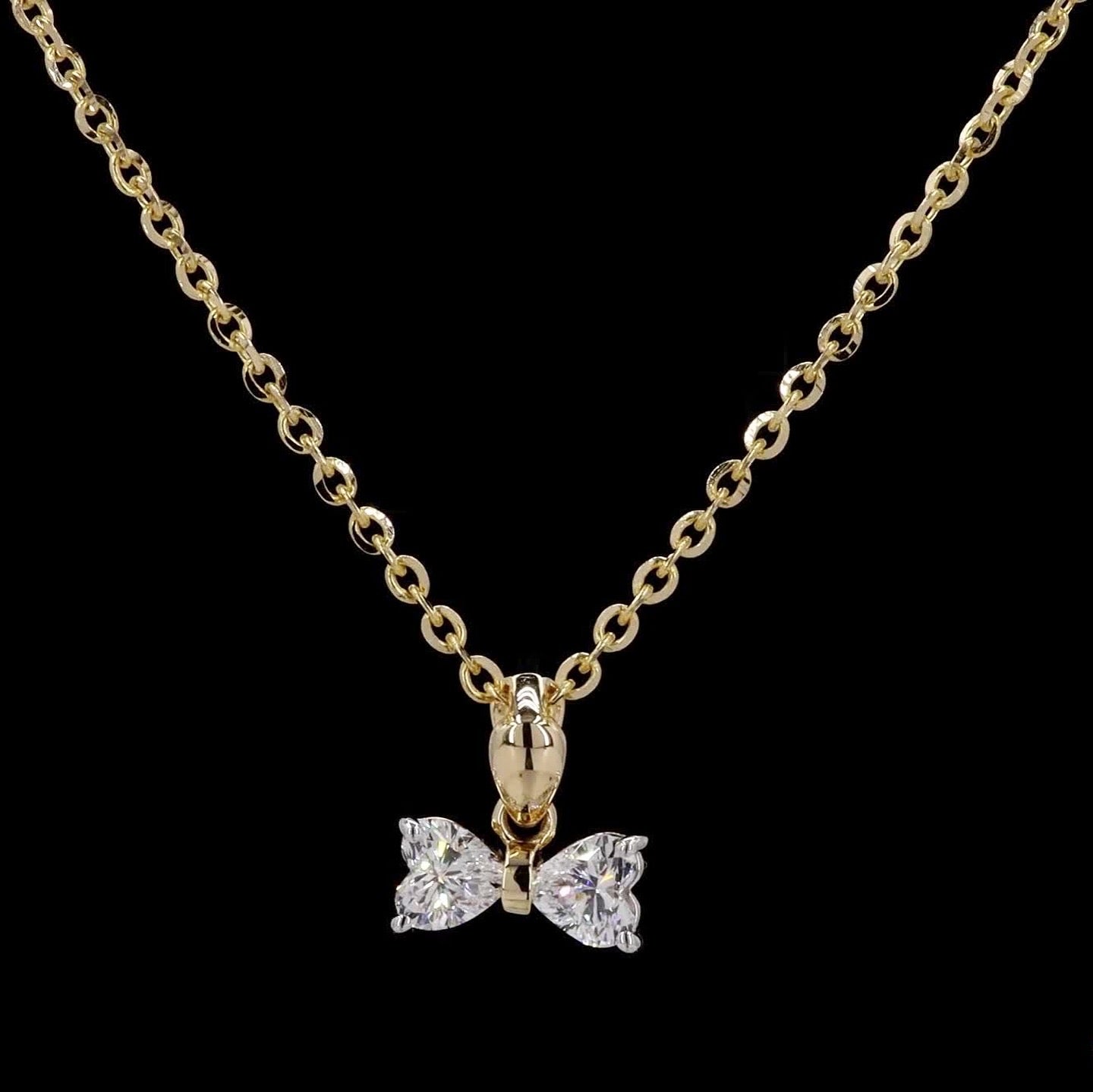 Heart-shaped Diamond Bow Necklace