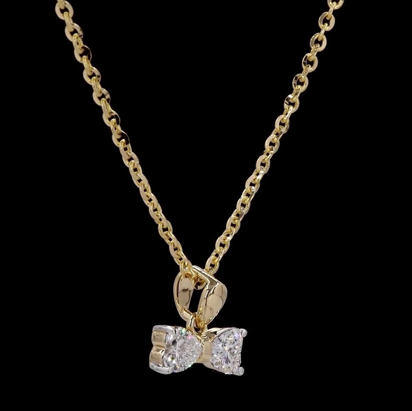 Heart-shaped Diamond Bow Necklace